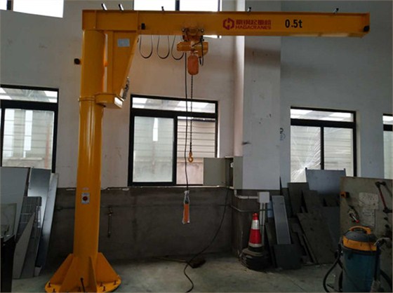 豪鋼起重機為上海榮锃信機械供應(yīng)500kg旋臂起重機