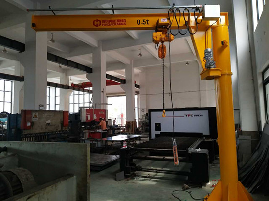 豪鋼起重機(jī)為上海榮锃信機(jī)械供應(yīng)500kg旋臂起重機(jī)