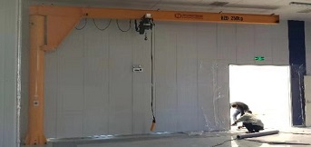 豪鋼為日資企業(yè)京濱電子制作250kg電動雙速懸臂起重機